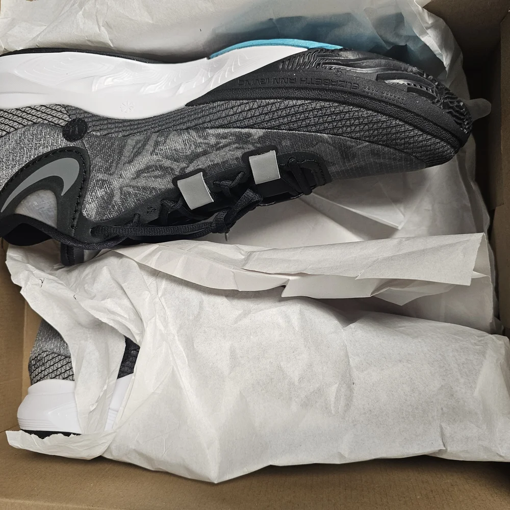 Nike Kyrie 8 Basketball Shoes - Picture 4 of 6